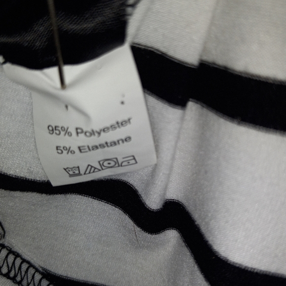 Shein size m summer top black and white stripes front dips back animal trim. - Picture 5 of 5